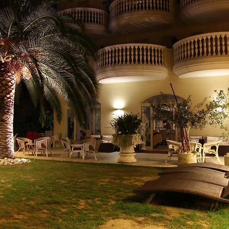 Hotel Eva Альба-Адріатіка Екстер'єр фото