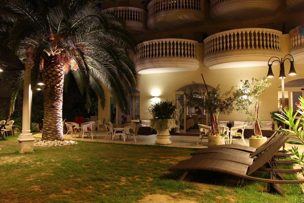 Hotel Eva Альба-Адріатіка Екстер'єр фото